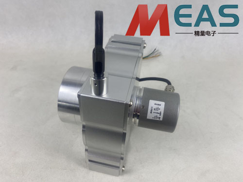 拉線位移編碼器可以通過滑輪轉(zhuǎn)盤機(jī)構(gòu)進(jìn)行過渡